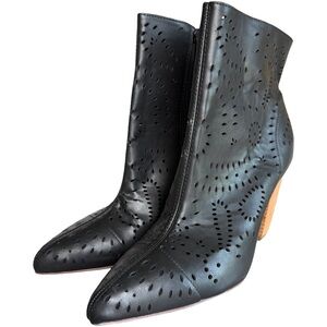 Carlos Santana Leather Perforated Ankle Boots In Black Size 8.5